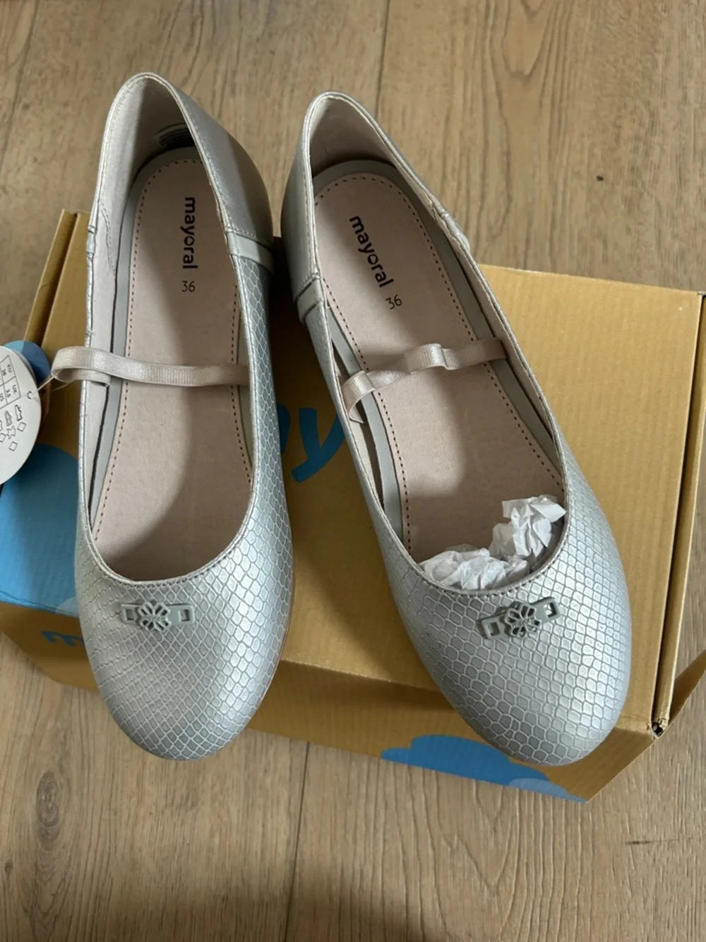 Mayoral Silver Girls Ballet Flats with Bow Accent. Size 36 -Euro. NWT